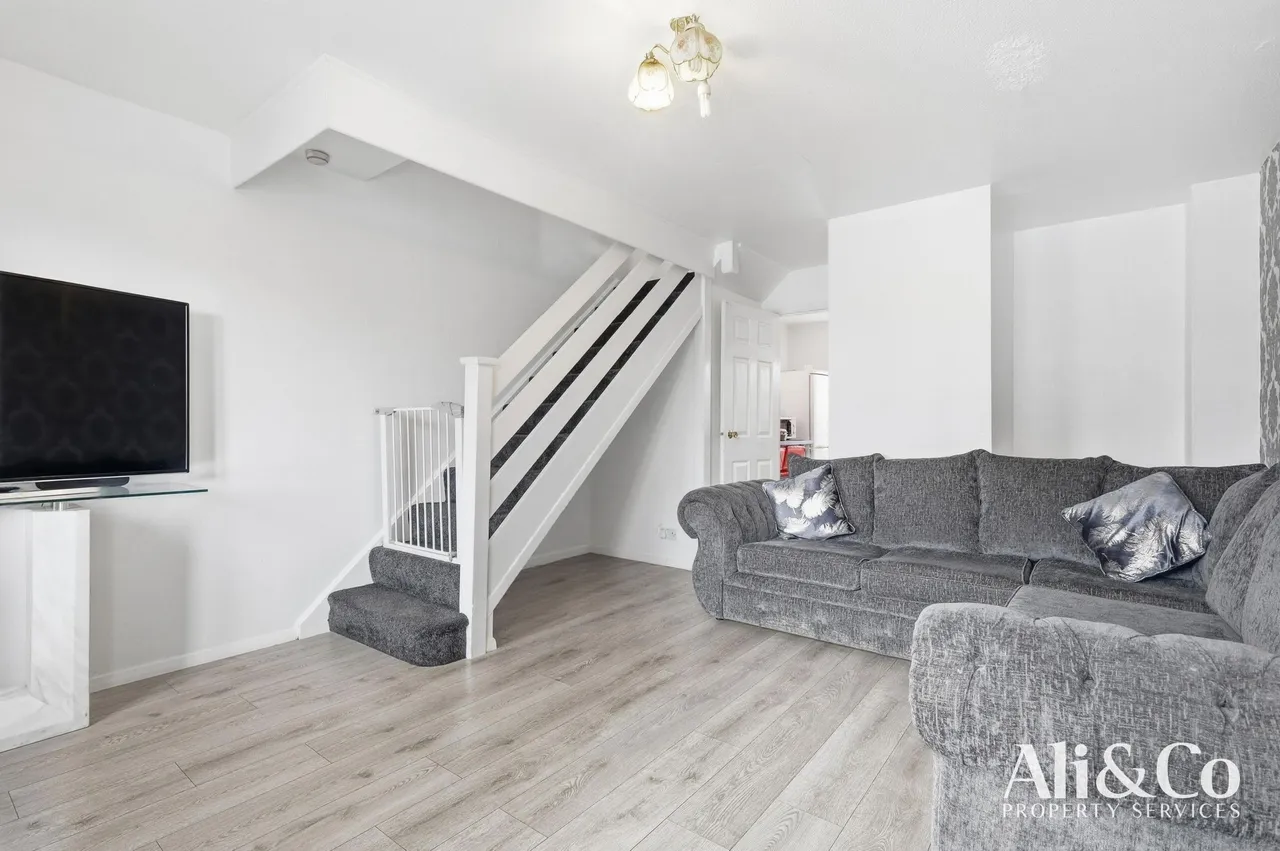 Shaw Crescent, Tilbury, Essex, RM18 8HY, photo 8
