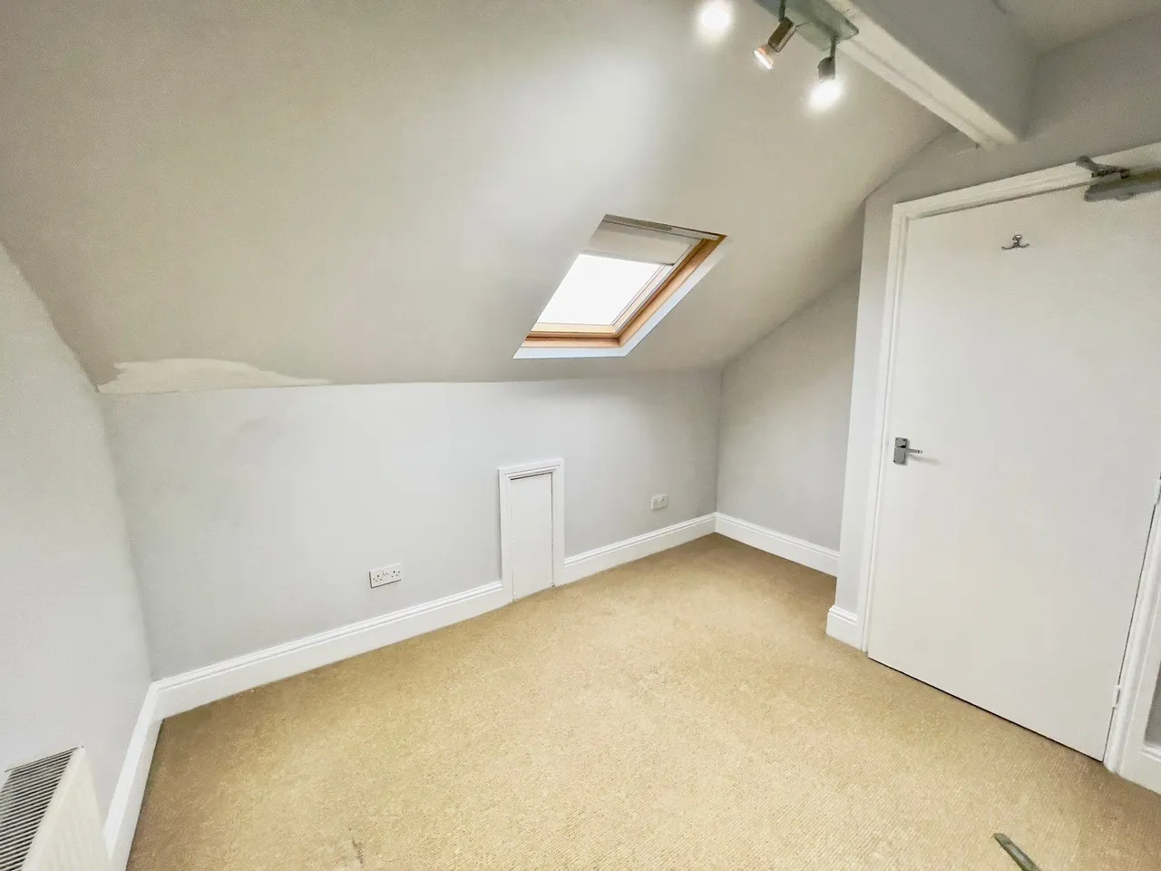 Town Street, Horsforth, LS18, photo 9