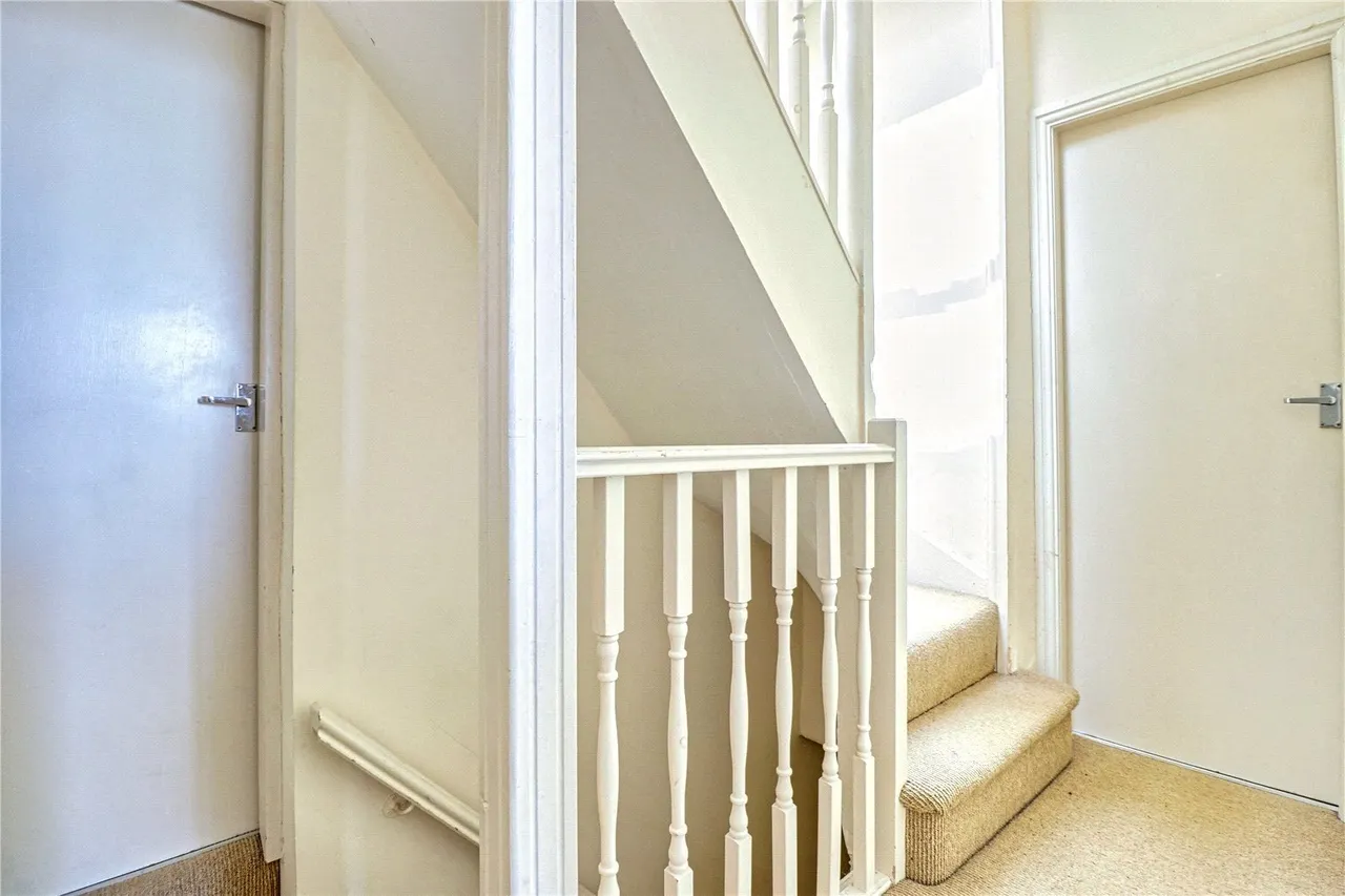 Town Street, Horsforth, LS18, photo 7