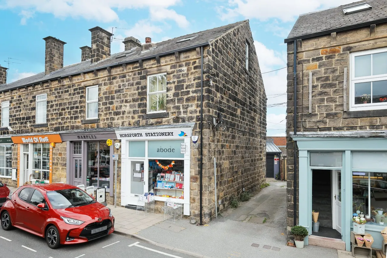 2 bed flat for sale, Town Street, Horsforth, LS18