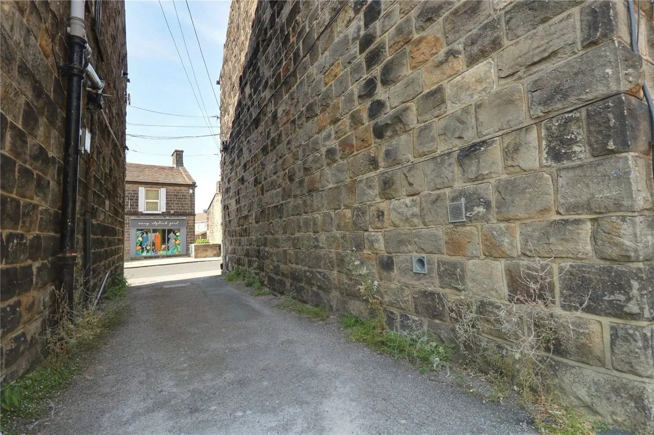 Town Street, Horsforth, LS18, photo 14