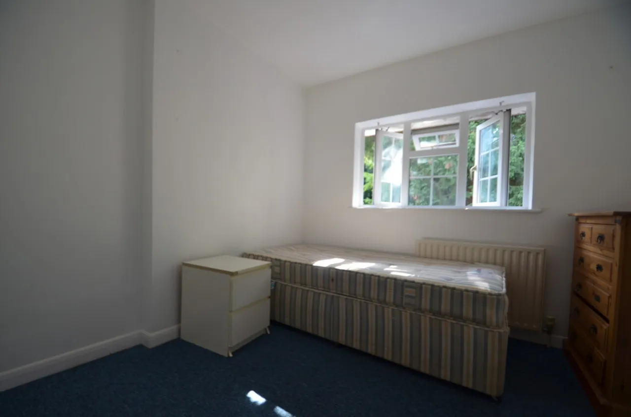 Spring Rise, Egham, photo 6