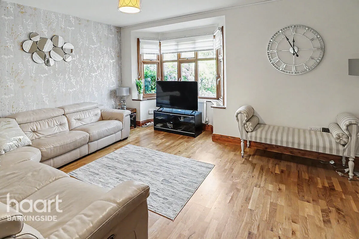 Warren Road, Barkingside, IG6, photo 2