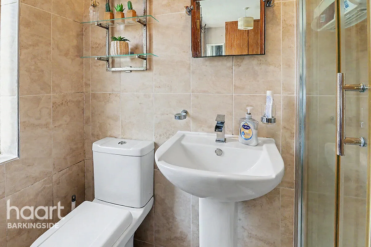 Warren Road, Barkingside, IG6, photo 13