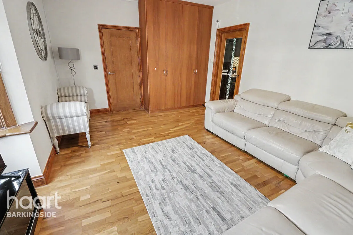 Warren Road, Barkingside, IG6, photo 3