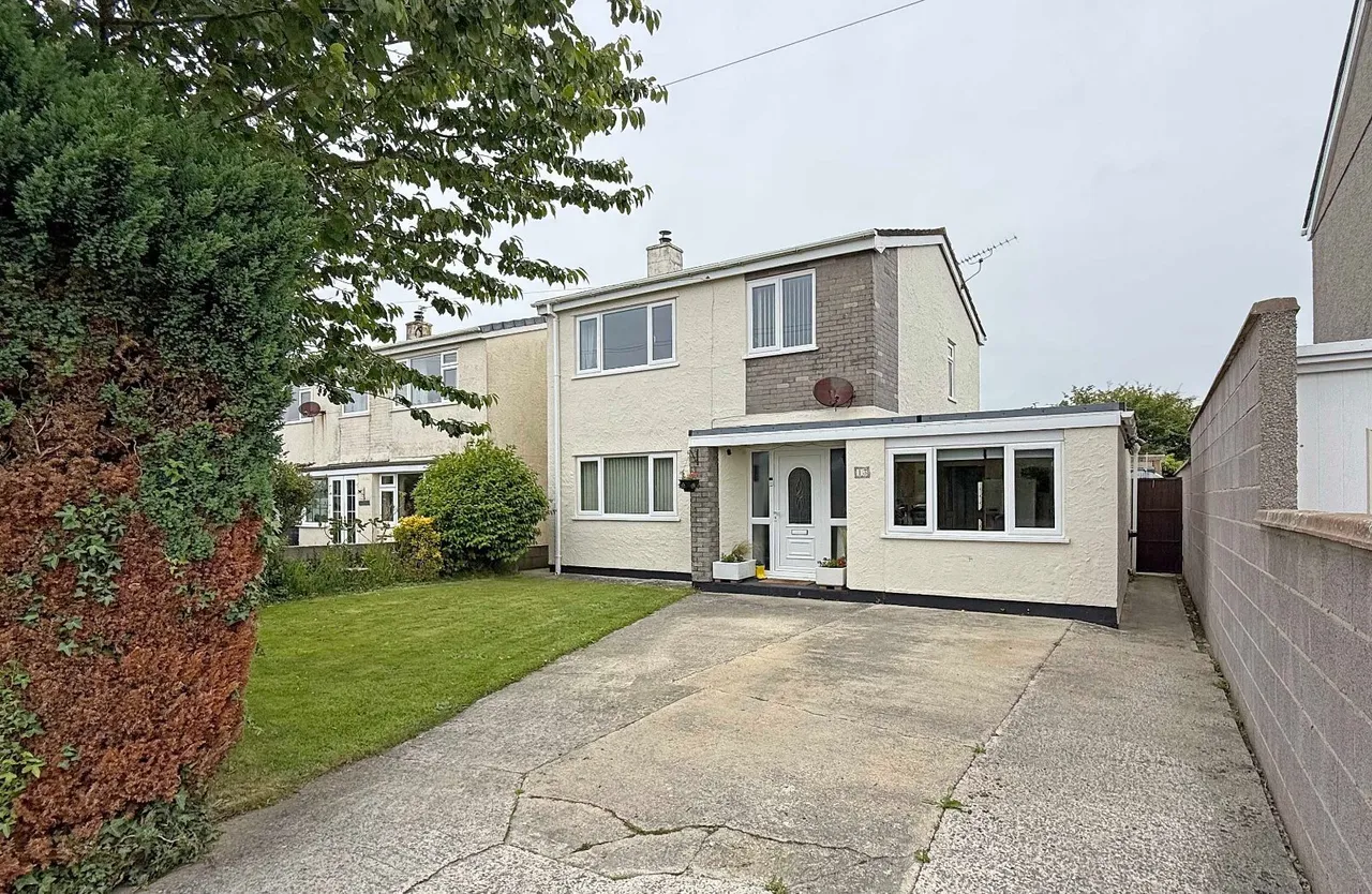 Roe Buck Estate, Llanfachraeth, photo 12