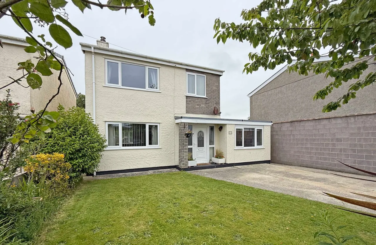 3 bed house for sale, Roe Buck Estate, Llanfachraeth