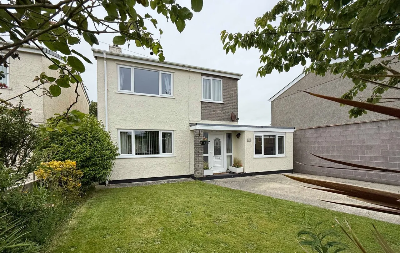 Roe Buck Estate, Llanfachraeth, photo 11
