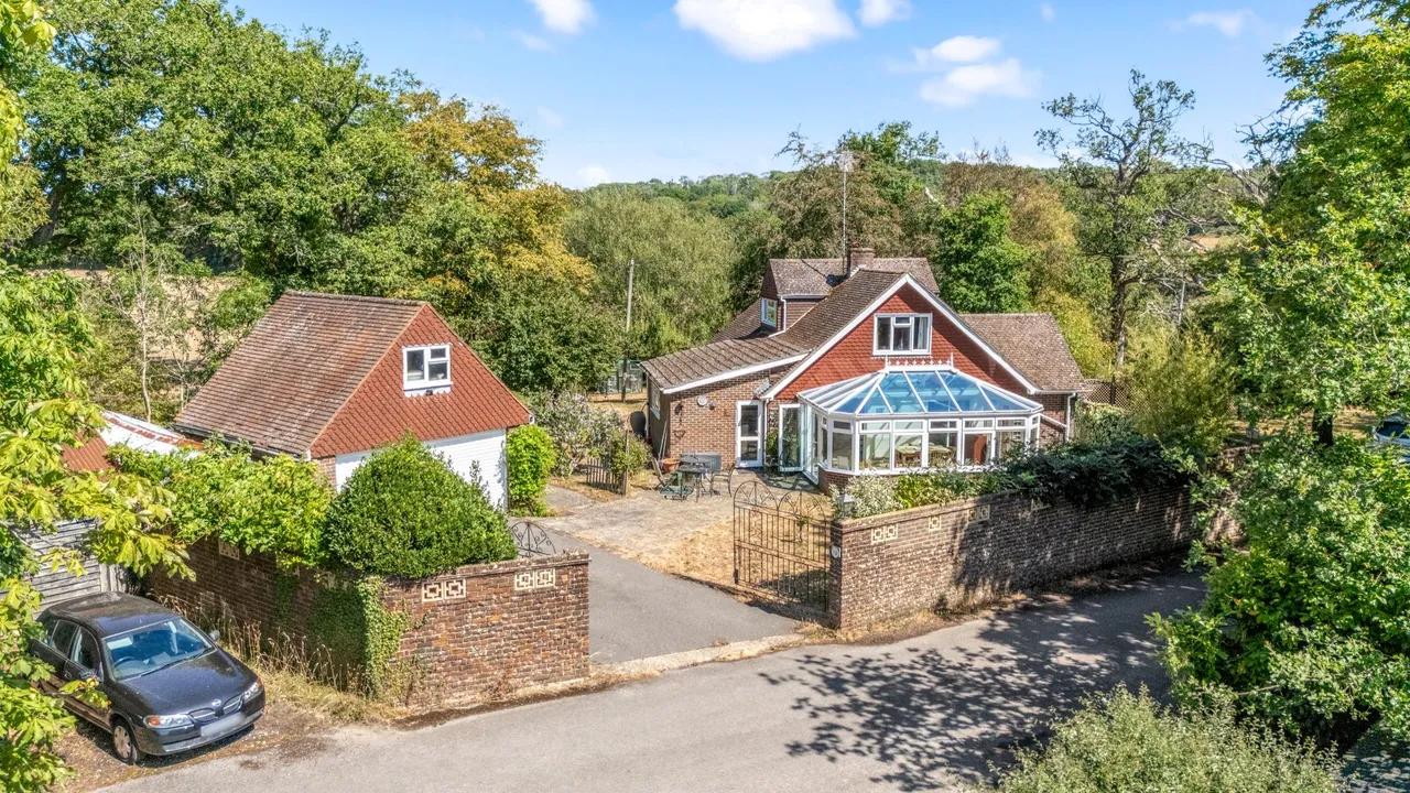 3 bed property for sale, Bognor Road, Broadbridge Heath, RH12