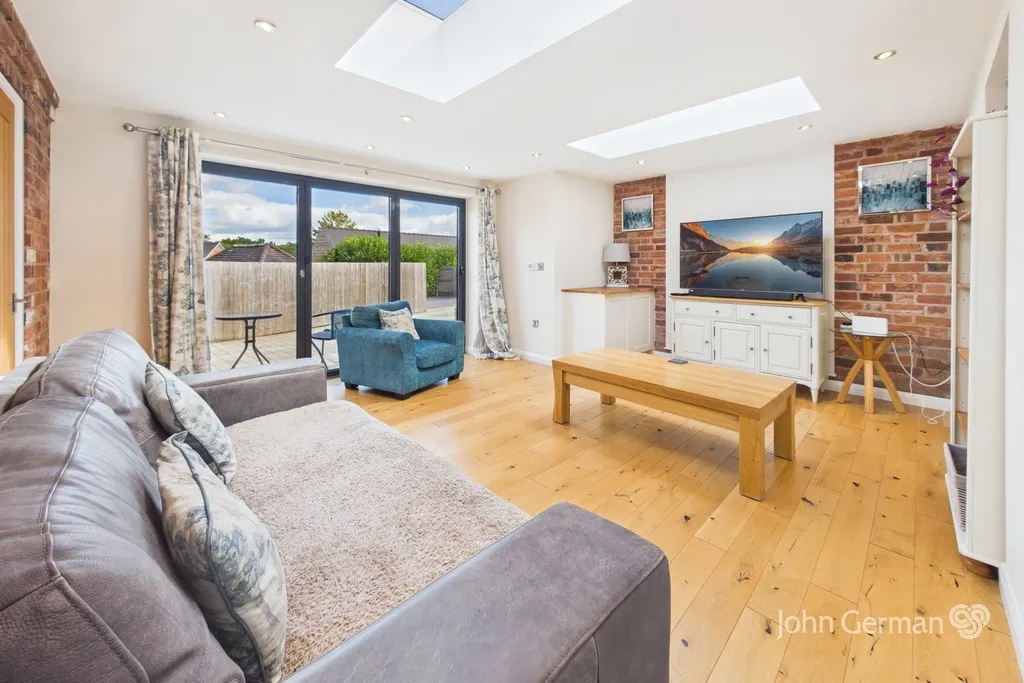Saltersford Lane, Alton, photo 22