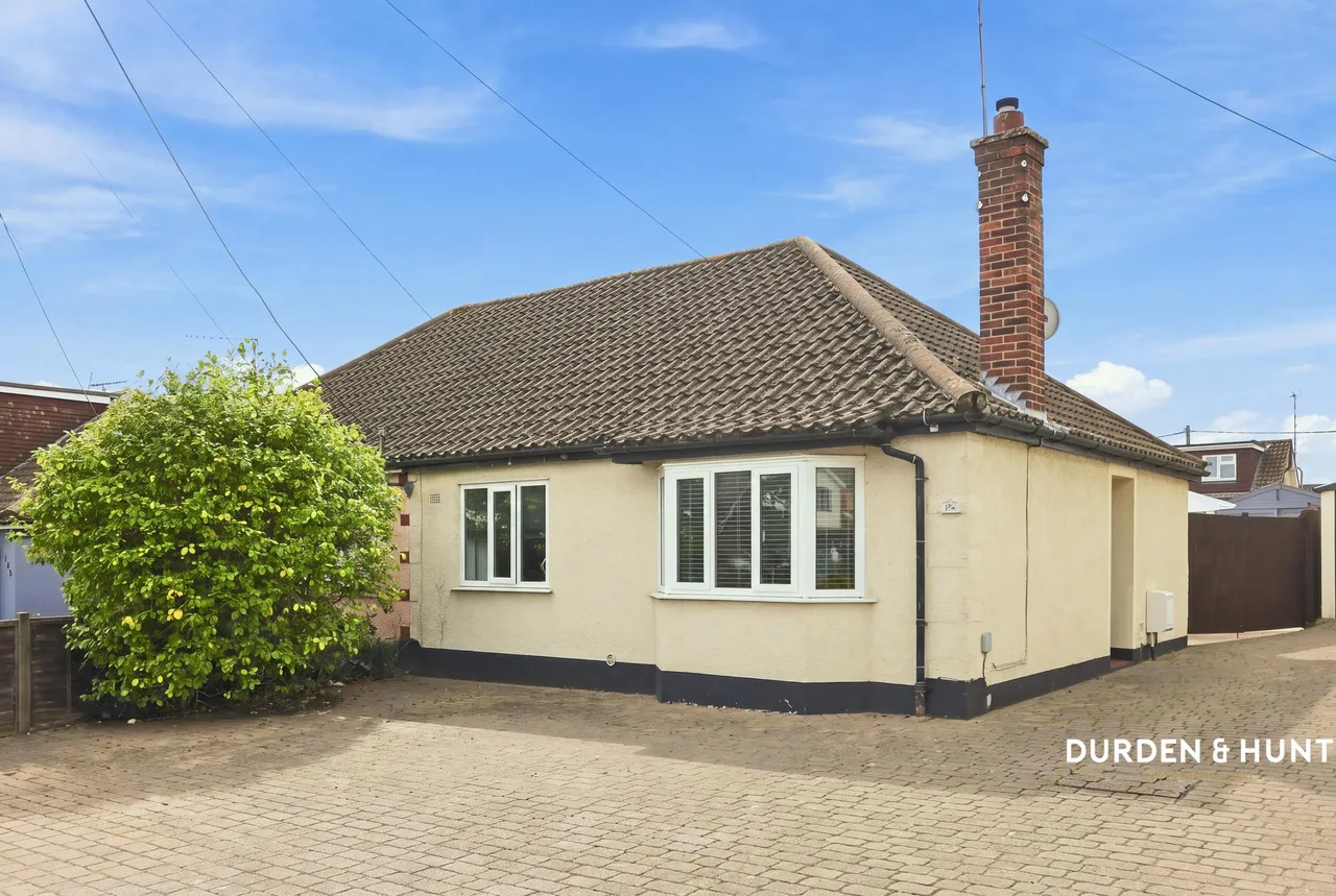 2 bed house for sale, Grove Road, Rayleigh, SS6