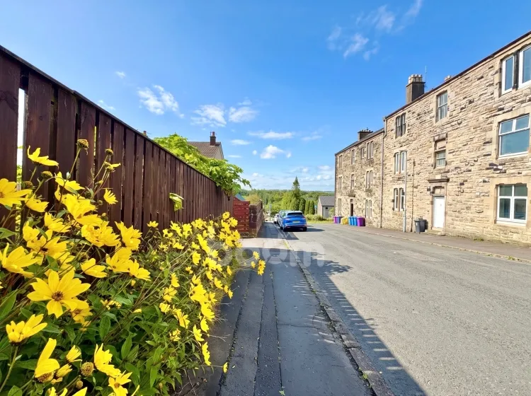 4 bed flat for sale, Avils Hill, Kilbirnie, KA25