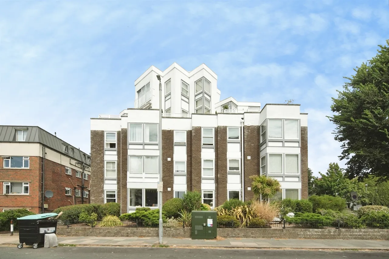 2 bed flat for sale, Somerhill Road, Hove, BN3