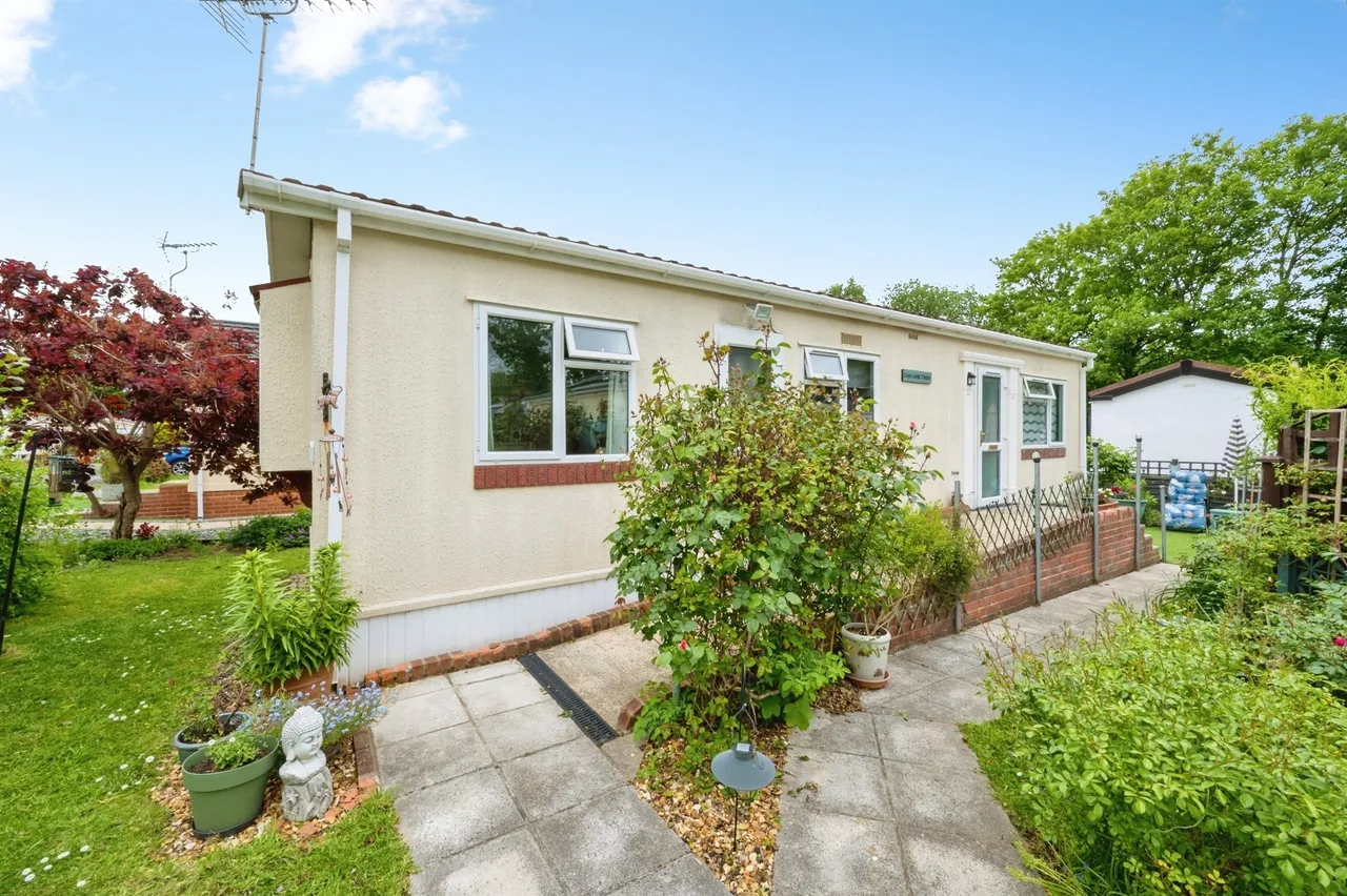 Avondale Park, Colden Common, SO21, photo 16
