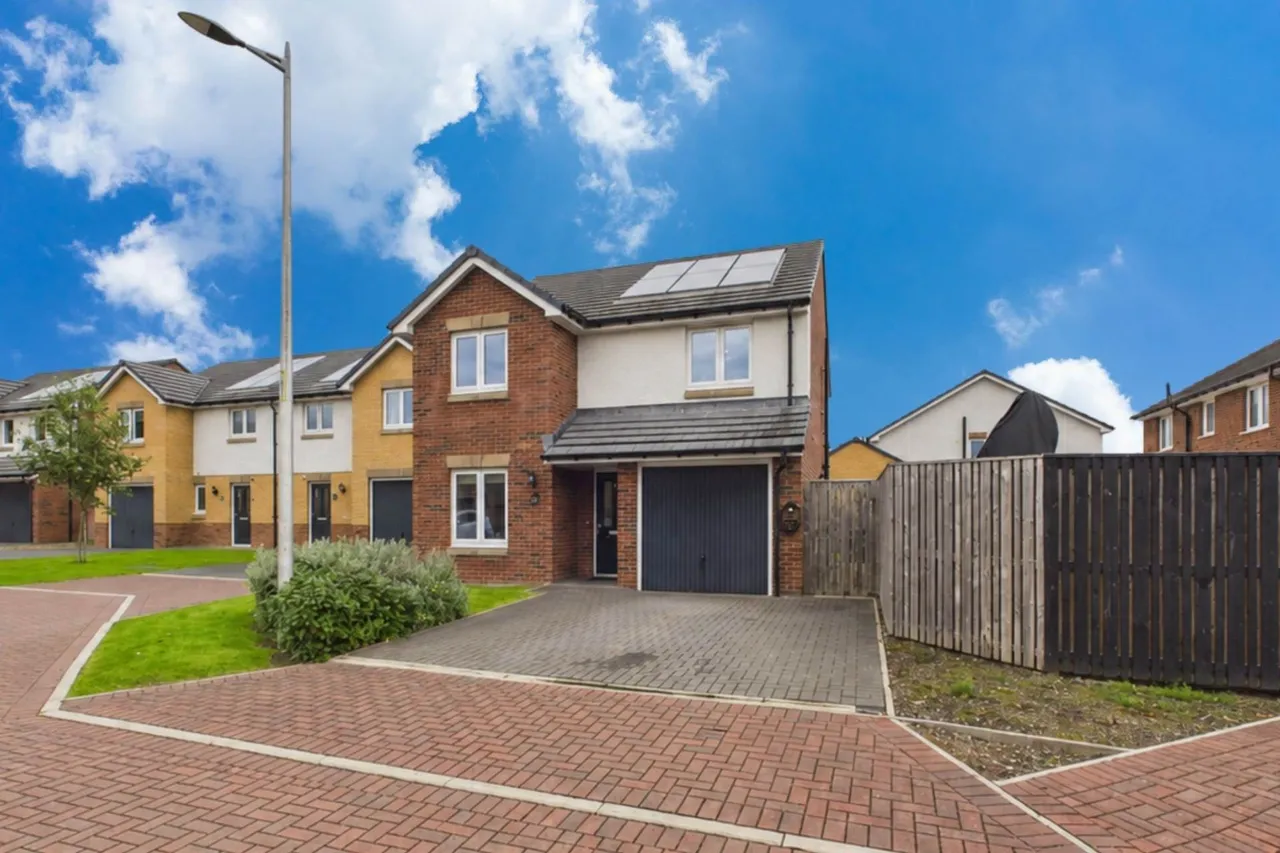 4 bed house for sale, Craigtower Road, Motherwell