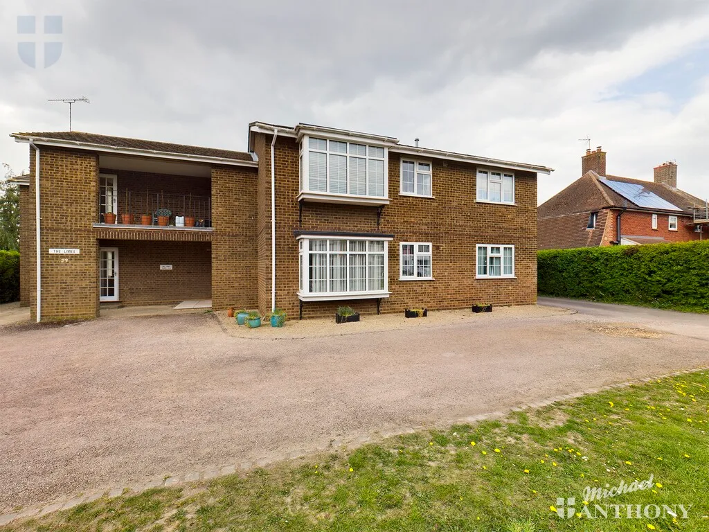 1 bed flat to rent — The Limes 23 Station Road, Stoke Mandeville, Aylesbury, HP22 5TZ