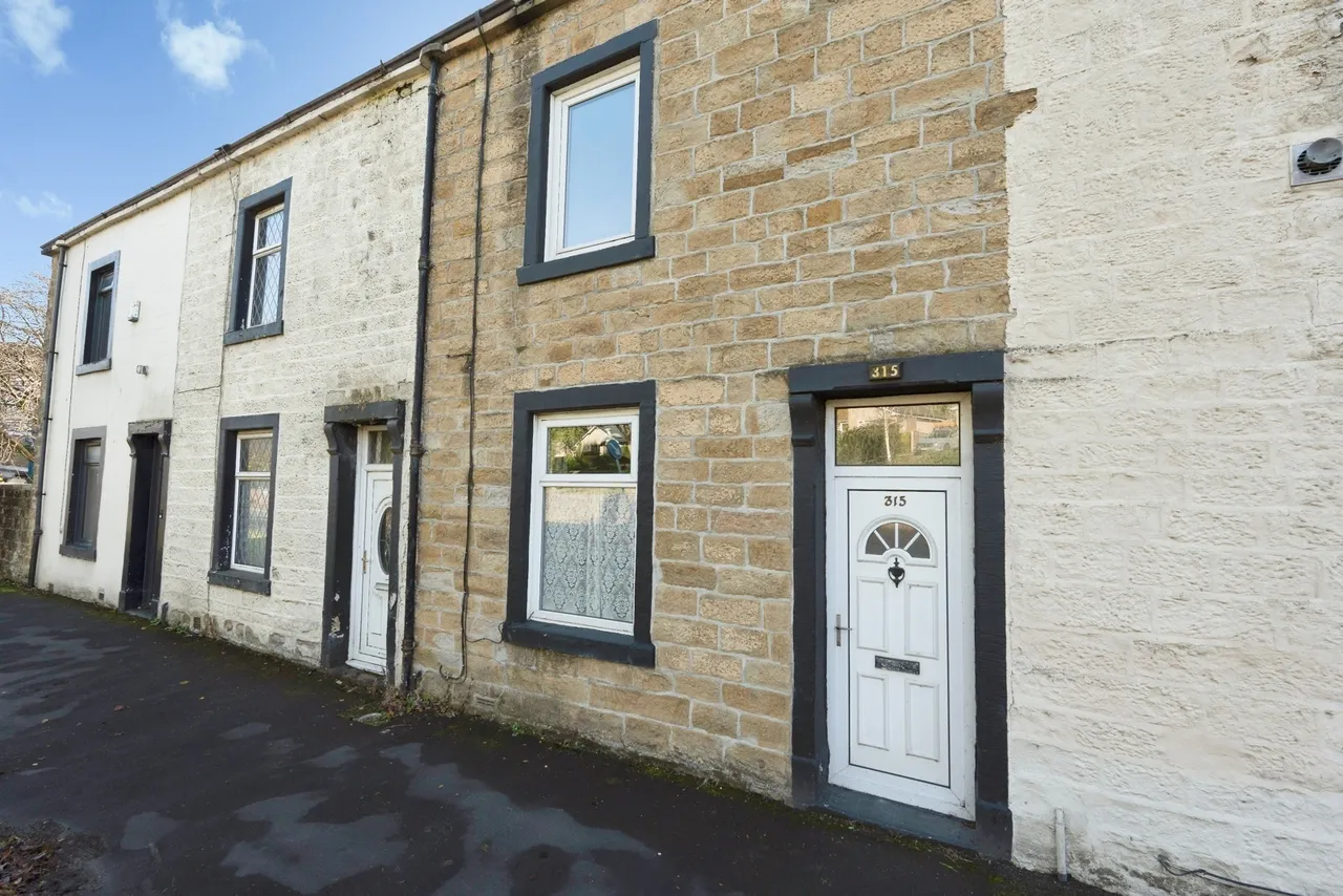 2 bed house for sale, Colne Road, Sough, BB18