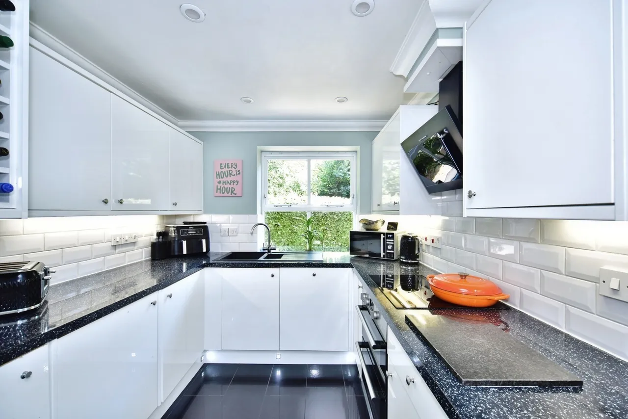 2 bed flat for sale, River Bank Close, Maidstone, ME15