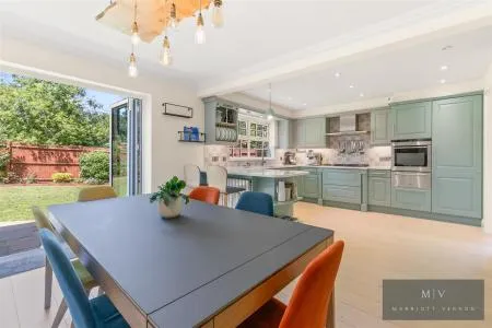 Harding Close, Croydon, photo 6