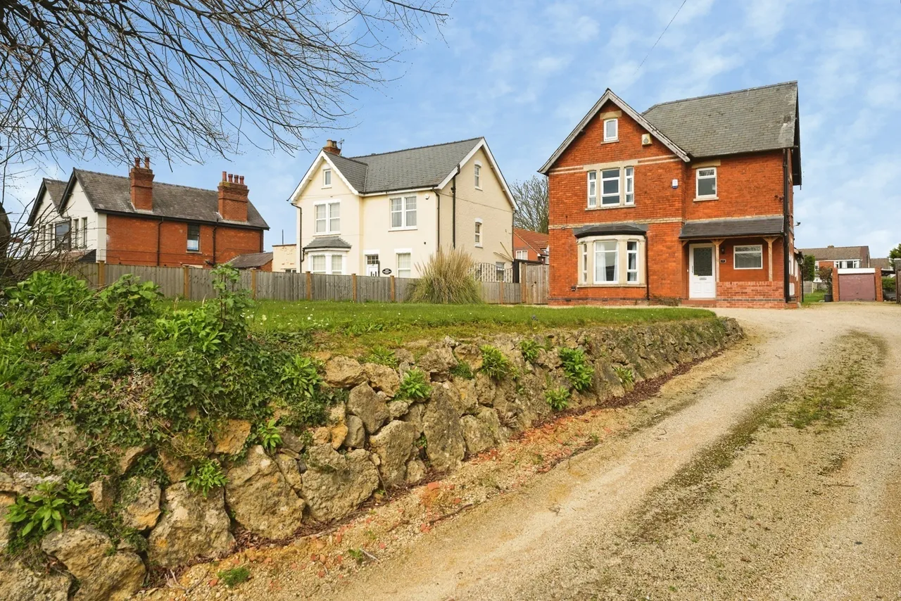 4 bed house for sale — Hucclecote Road, Brockworth, Gloucester, Gloucestershire, GL3