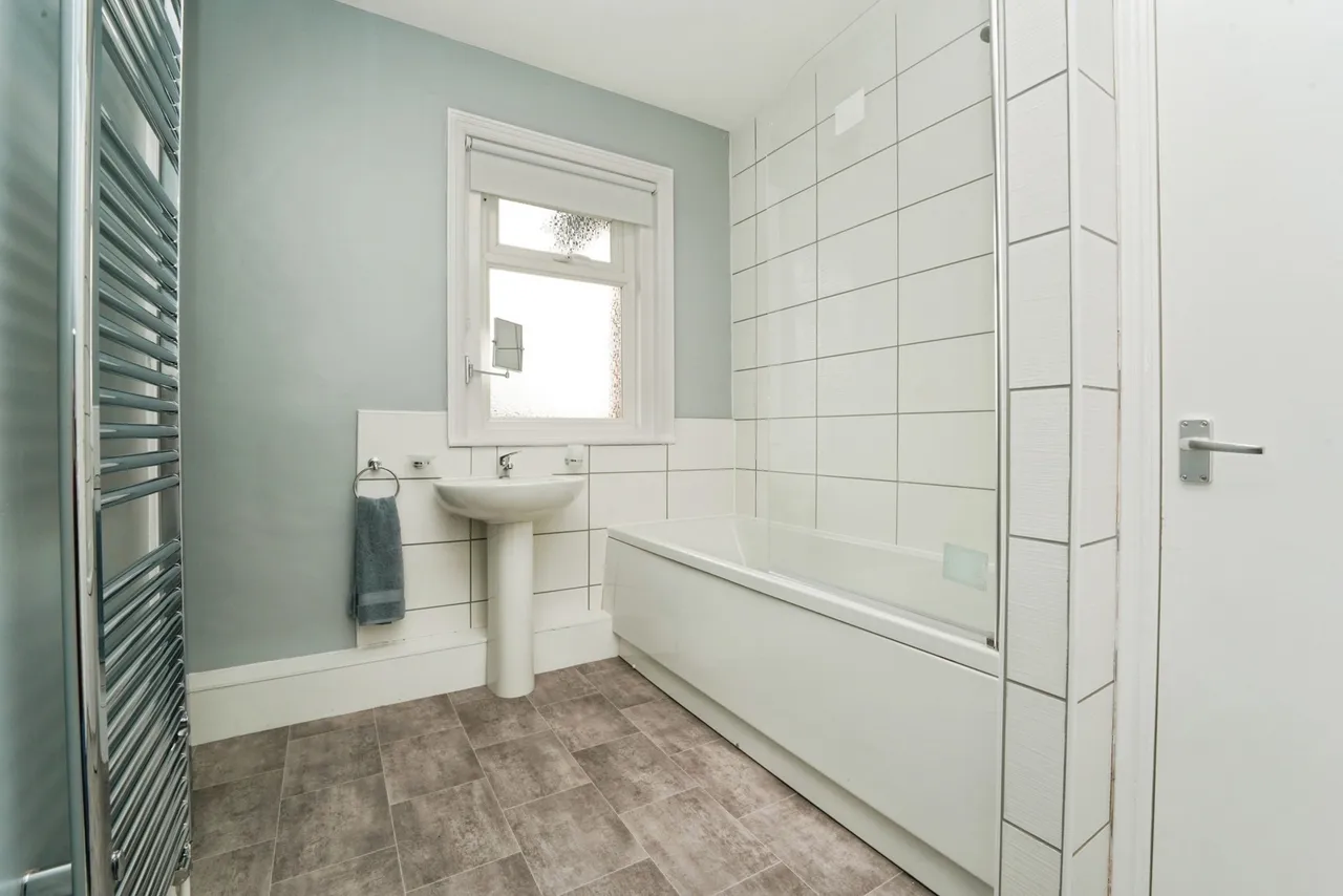 Hucclecote Road, Brockworth, Gloucester, Gloucestershire, GL3, photo 12