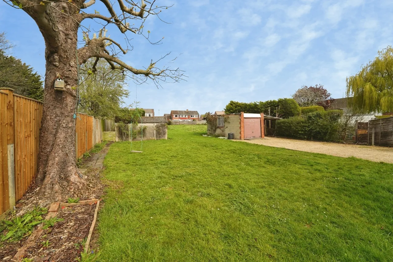 Hucclecote Road, Brockworth, Gloucester, Gloucestershire, GL3, photo 15