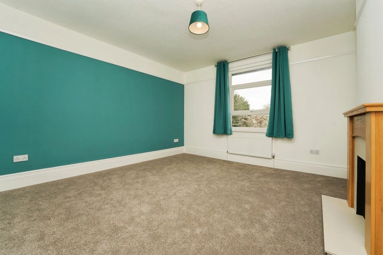 Hucclecote Road, Brockworth, Gloucester, Gloucestershire, GL3, photo 10