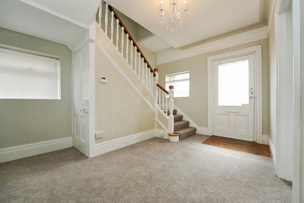 Hucclecote Road, Brockworth, Gloucester, Gloucestershire, GL3, photo 2