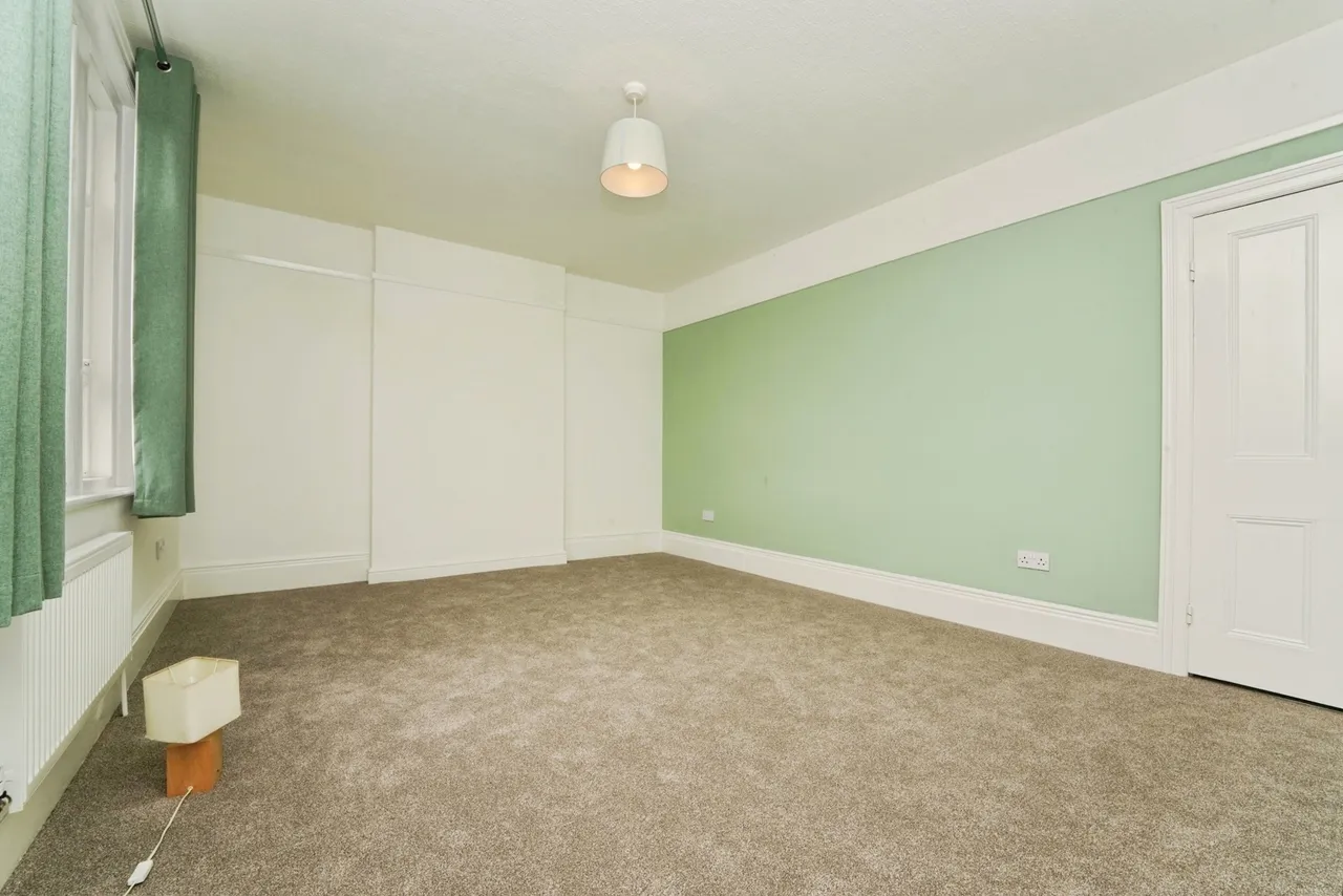 Hucclecote Road, Brockworth, Gloucester, Gloucestershire, GL3, photo 9