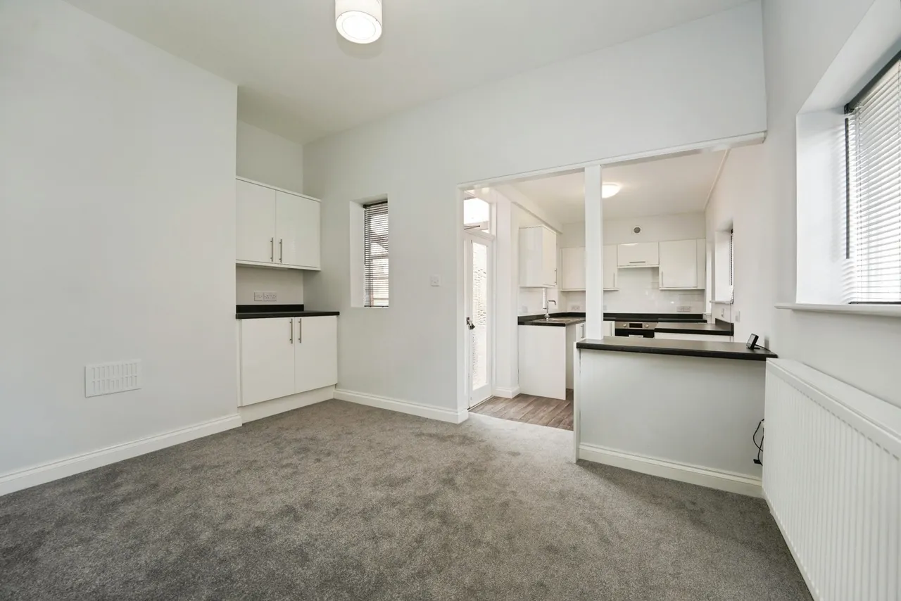 Hucclecote Road, Brockworth, Gloucester, Gloucestershire, GL3, photo 5