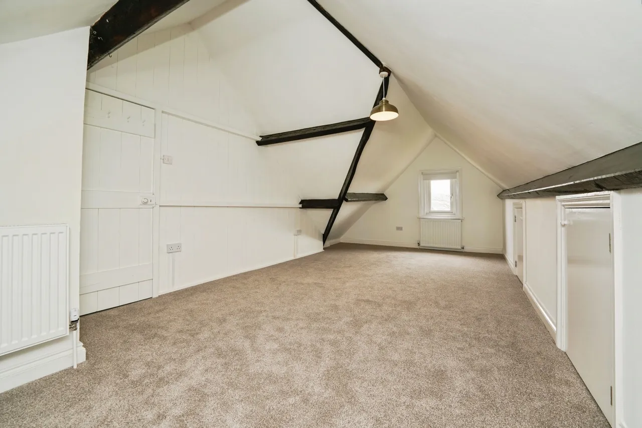 Hucclecote Road, Brockworth, Gloucester, Gloucestershire, GL3, photo 14