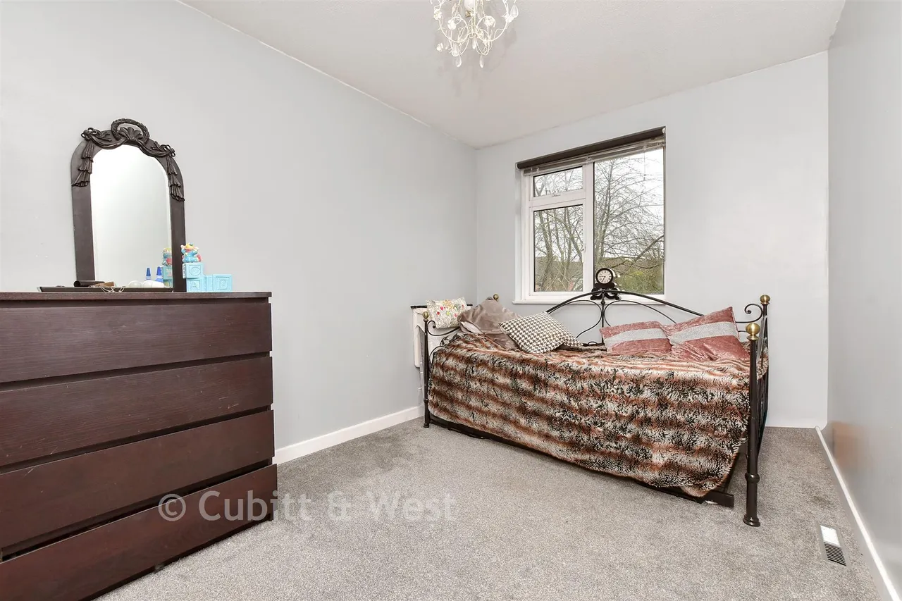 Harkness Close, Epsom, KT17, photo 9