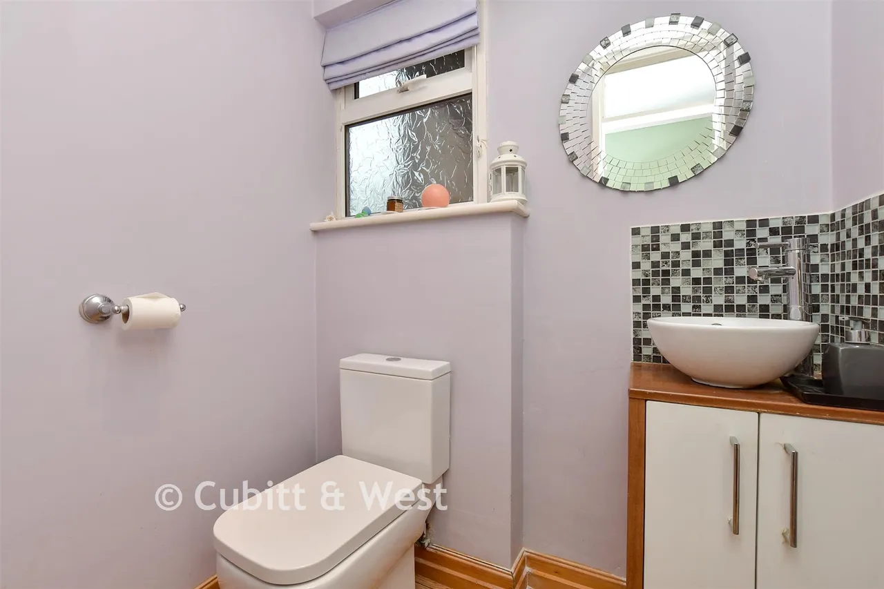 Harkness Close, Epsom, KT17, photo 7