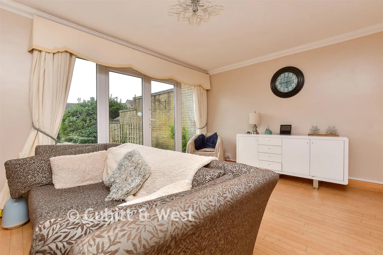 Harkness Close, Epsom, KT17, photo 6