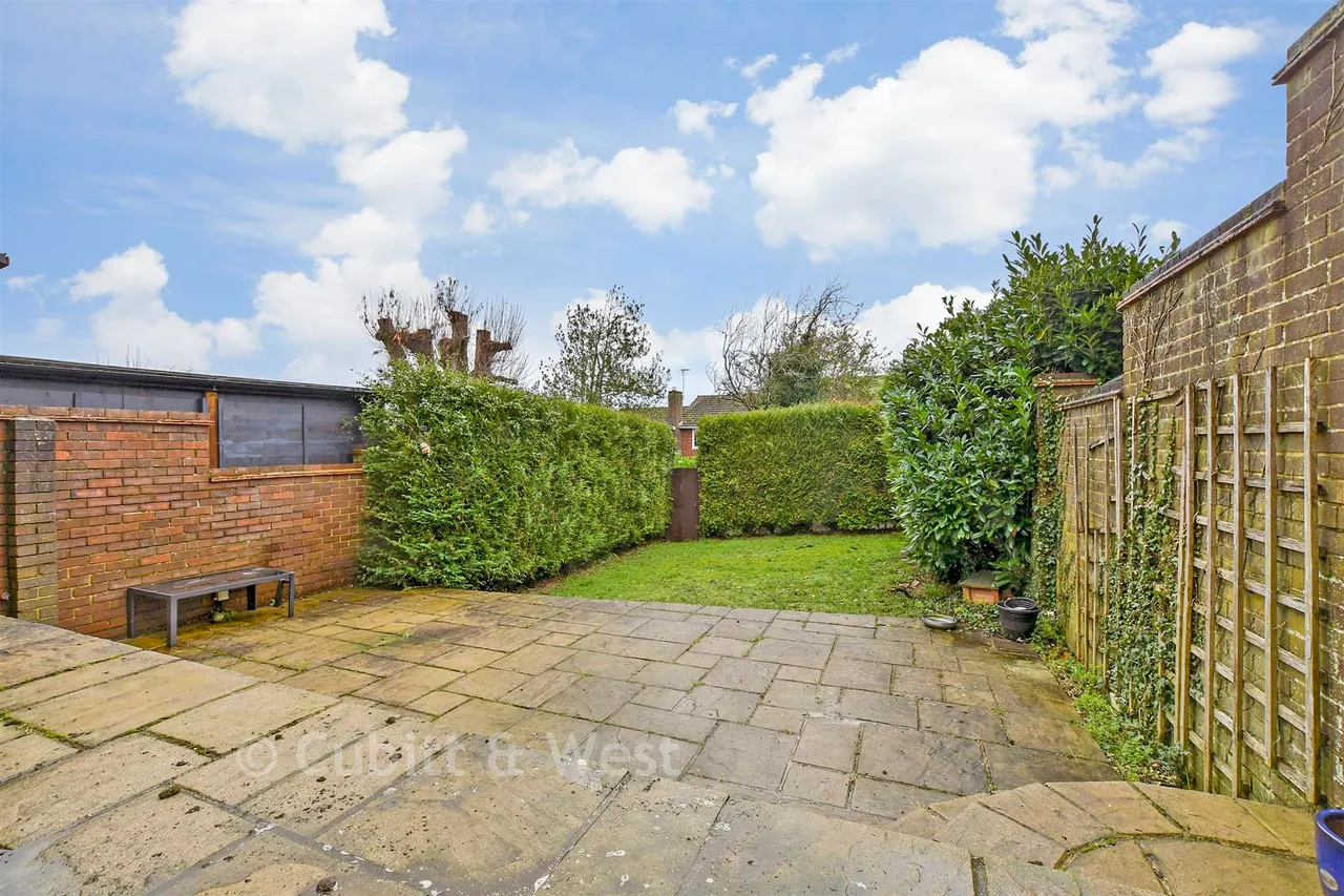 Harkness Close, Epsom, KT17, photo 12