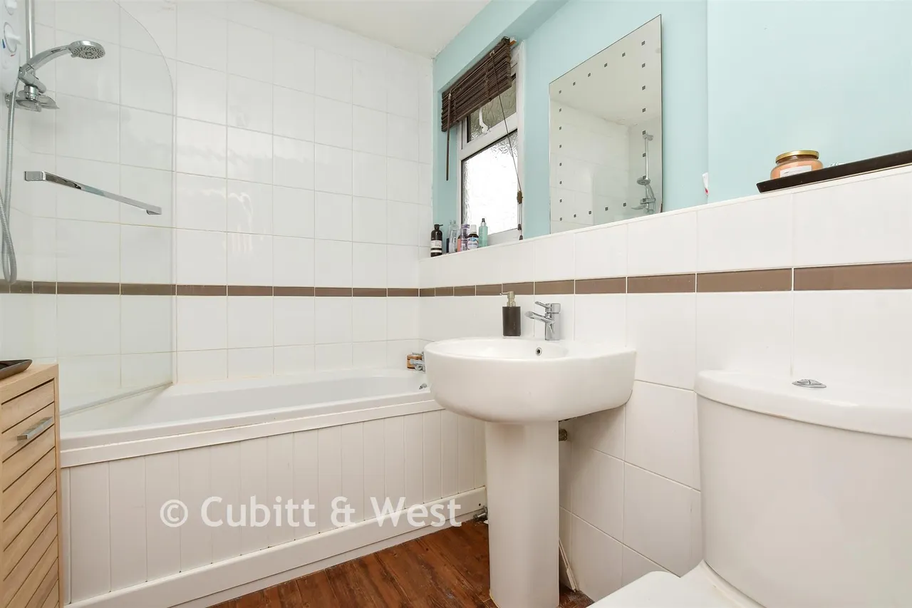 Harkness Close, Epsom, KT17, photo 11