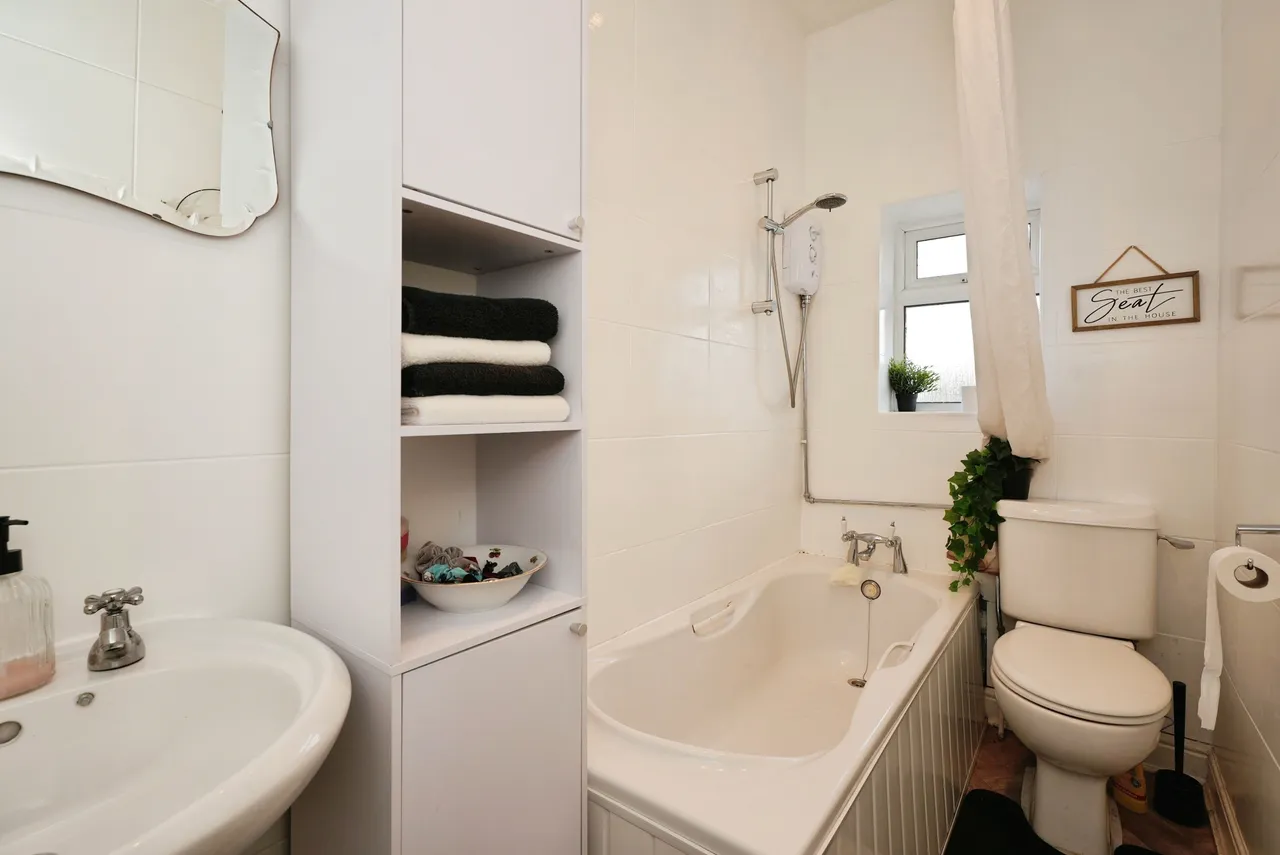 Moorland View, Bradford, BD12, photo 19