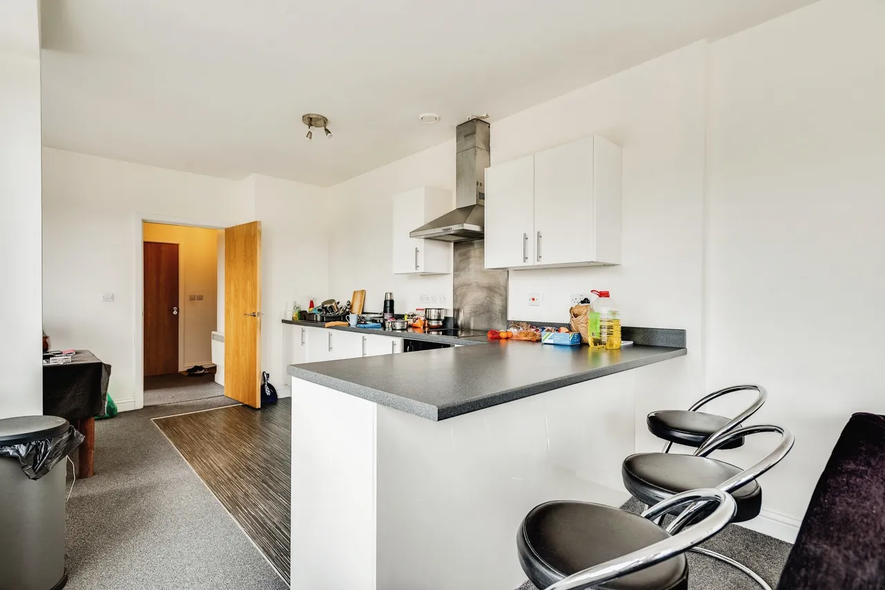 Farnsby Street, Swindon, Wiltshire, SN1, photo 2