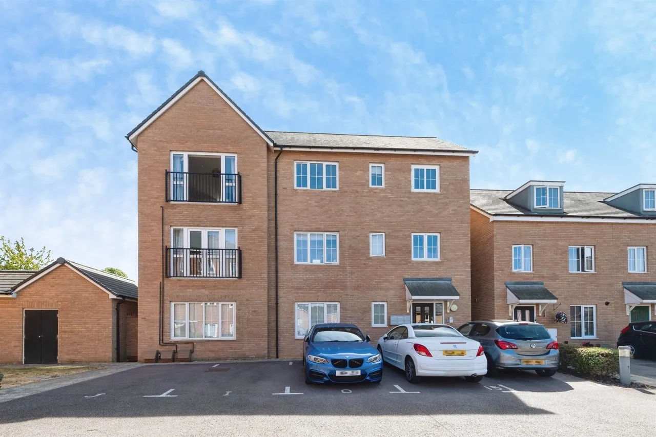 2 bed flat for sale — Tenor Close, Buckingham