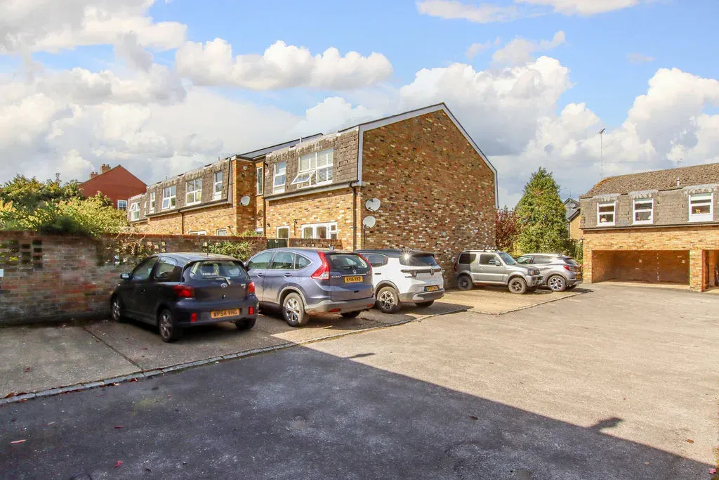Mansard Close, Tring, Hertfordshire, HP23 6DD, photo 8