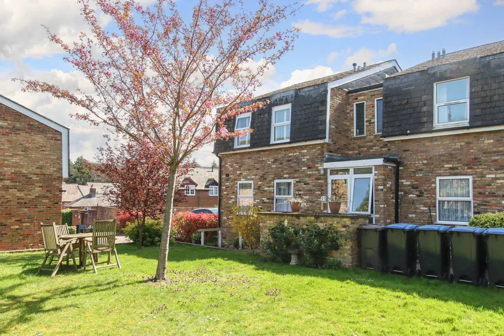 2 bed property for sale — Mansard Close, Tring, Hertfordshire, HP23 6DD