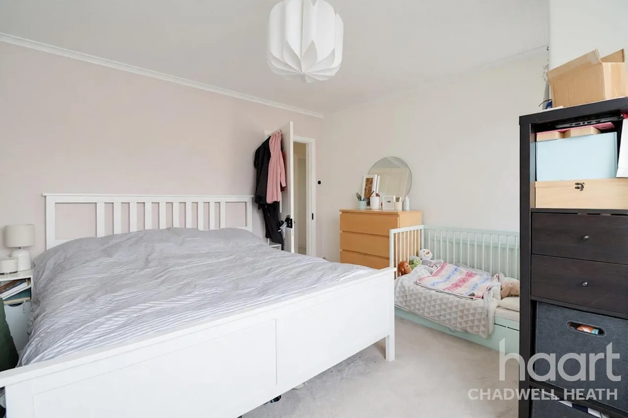Hall Road, Romford, RM6, photo 15