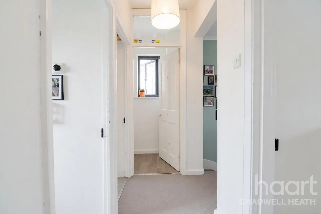 Hall Road, Romford, RM6, photo 11