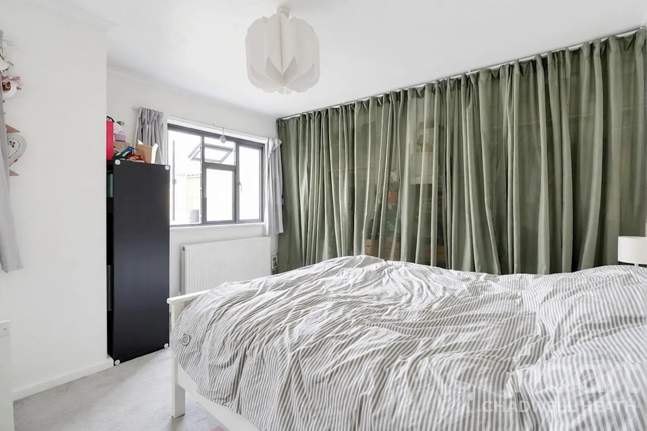 Hall Road, Romford, RM6, photo 16