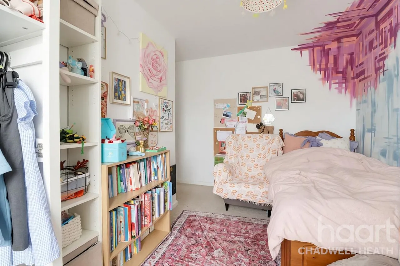 Hall Road, Romford, RM6, photo 14