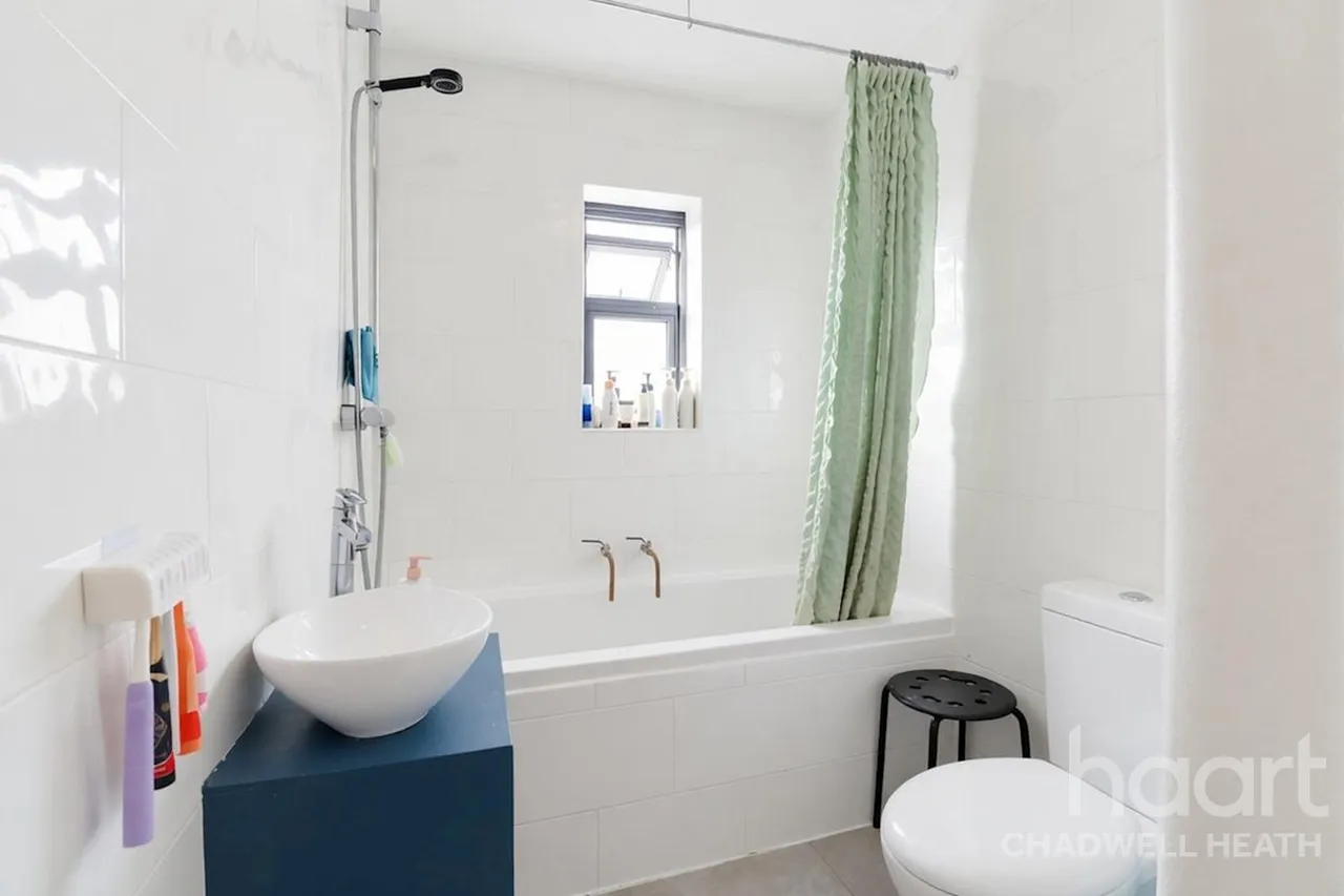 Hall Road, Romford, RM6, photo 10