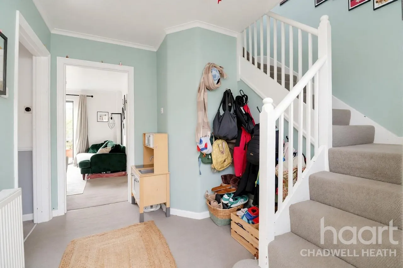 Hall Road, Romford, RM6, photo 2