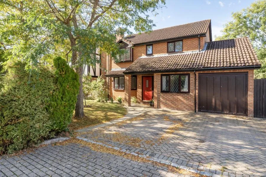 Bishops Grove, Windlesham, GU20, photo 20