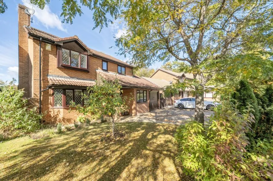 5 bed house for sale, Bishops Grove, Windlesham, GU20