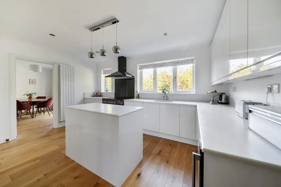 Bishops Grove, Windlesham, GU20, photo 2
